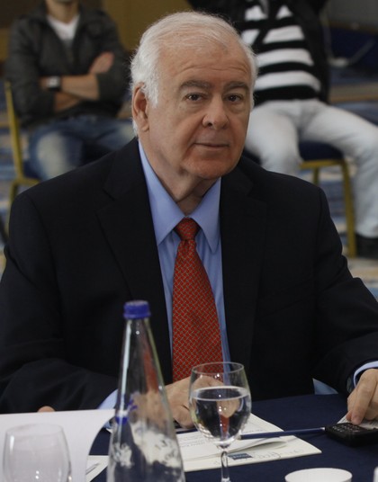 Τώρα-Τέταρτος ο Θ. Καρυώτης