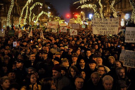 “Παραιτήσου τώρα”