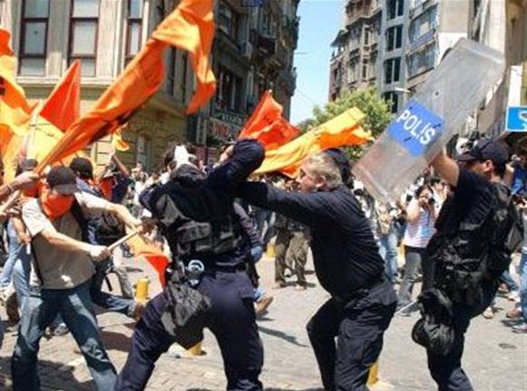 Συνέλαβαν 483 διαδηλωτές