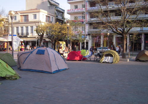 Σκηνές στην πλατεία