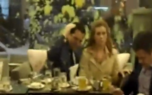 Πέταξαν γιαούρτια στον Άδωνι