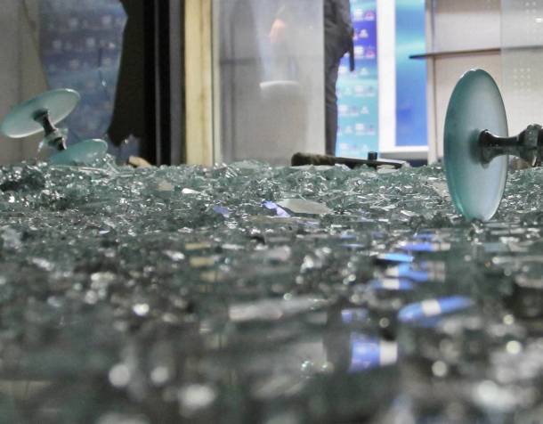 Βόμβα σε παράθυρο κατοικίας