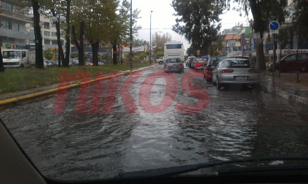 Τώρα -Πλημμύρα στην Ηλιούπολη