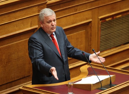 «Τα κόμματα είναι χρεωκοπημένα»