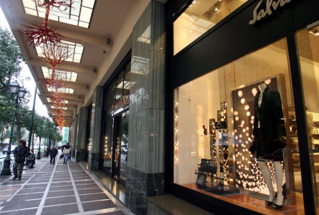 Κλείνουν στις 3 σήμερα