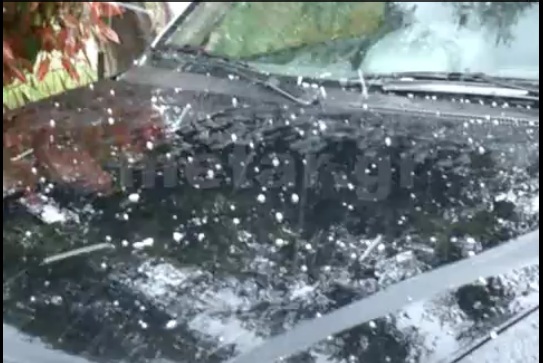 Έστρωσε χαλάζι!