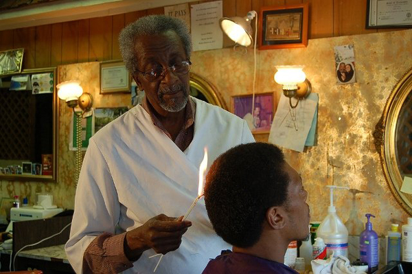 Ο κομμωτής της… φωτιάς!