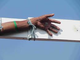 Τον σταύρωσαν