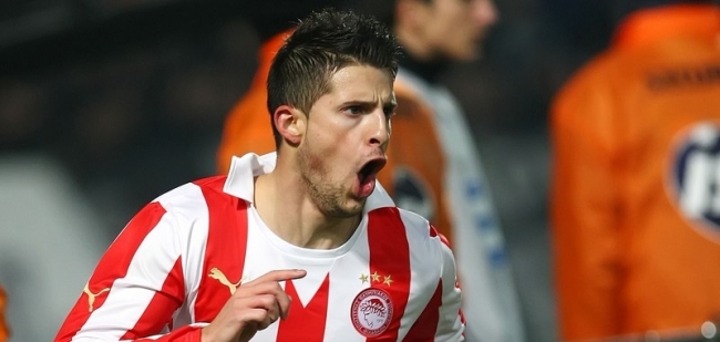 Τον κατασκοπεύουν από παντού!