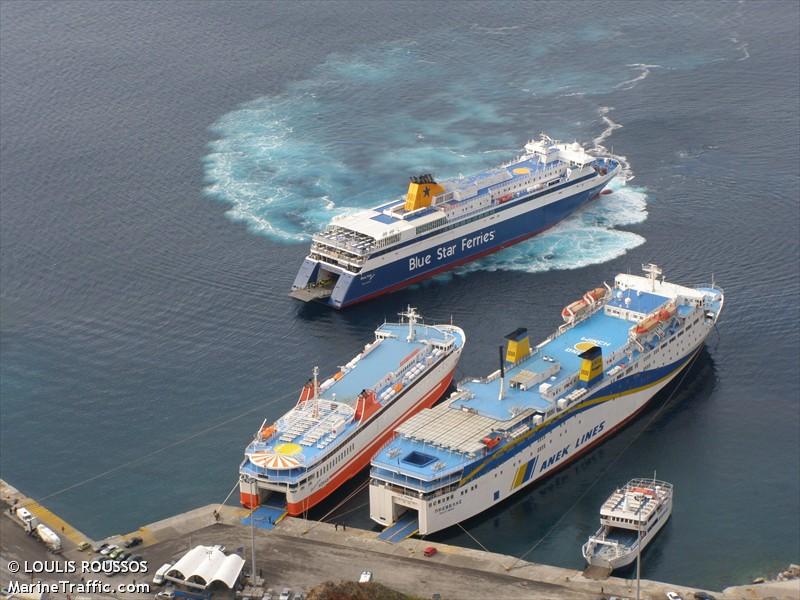 Συναγερμός σε πλοίο