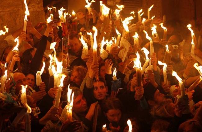 Στις 6.30 το Άγιο Φως