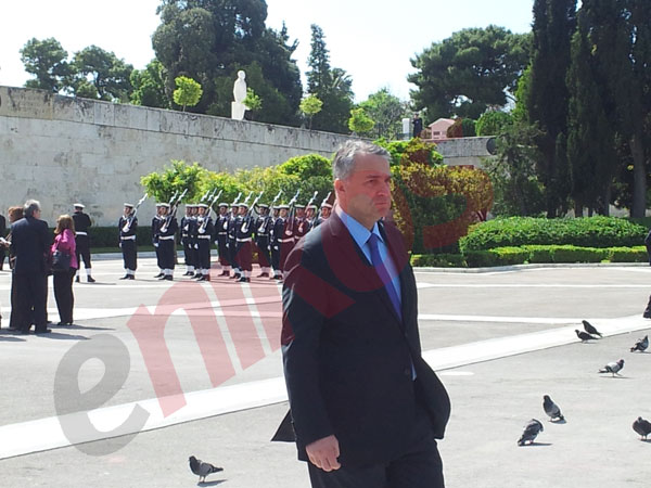 Τώρα -Οι επίσημοι στην κατάθεση στεφάνων
