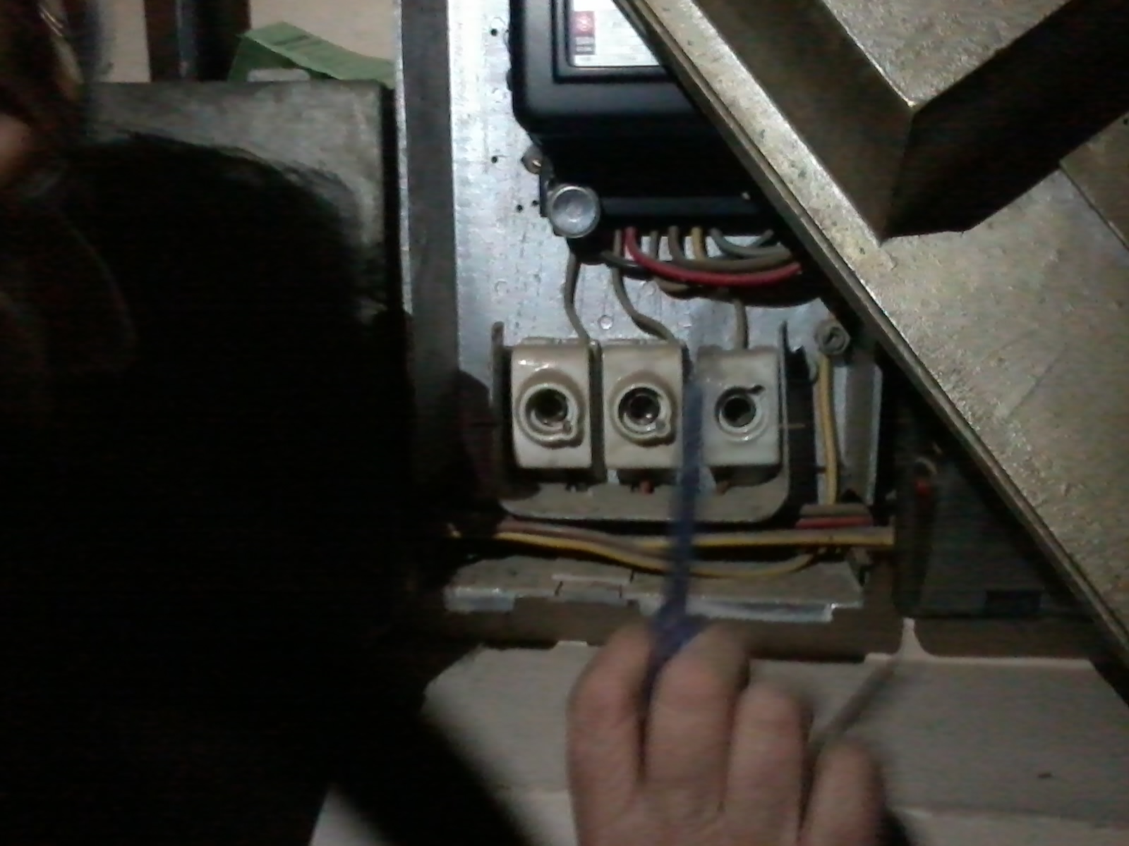 Έκλεβε ρεύμα από τους δίπλα