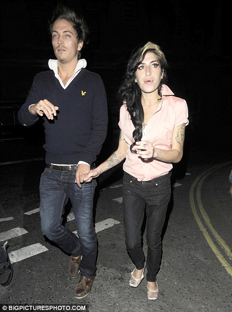 Τι πίνει και δεν μας δίνει;