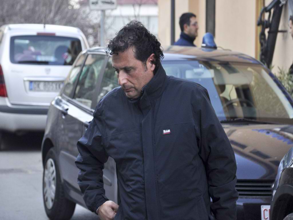 Μαντρωμένος στο σπίτι του