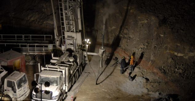 Αγωνία για τους μεταλλωρύχους