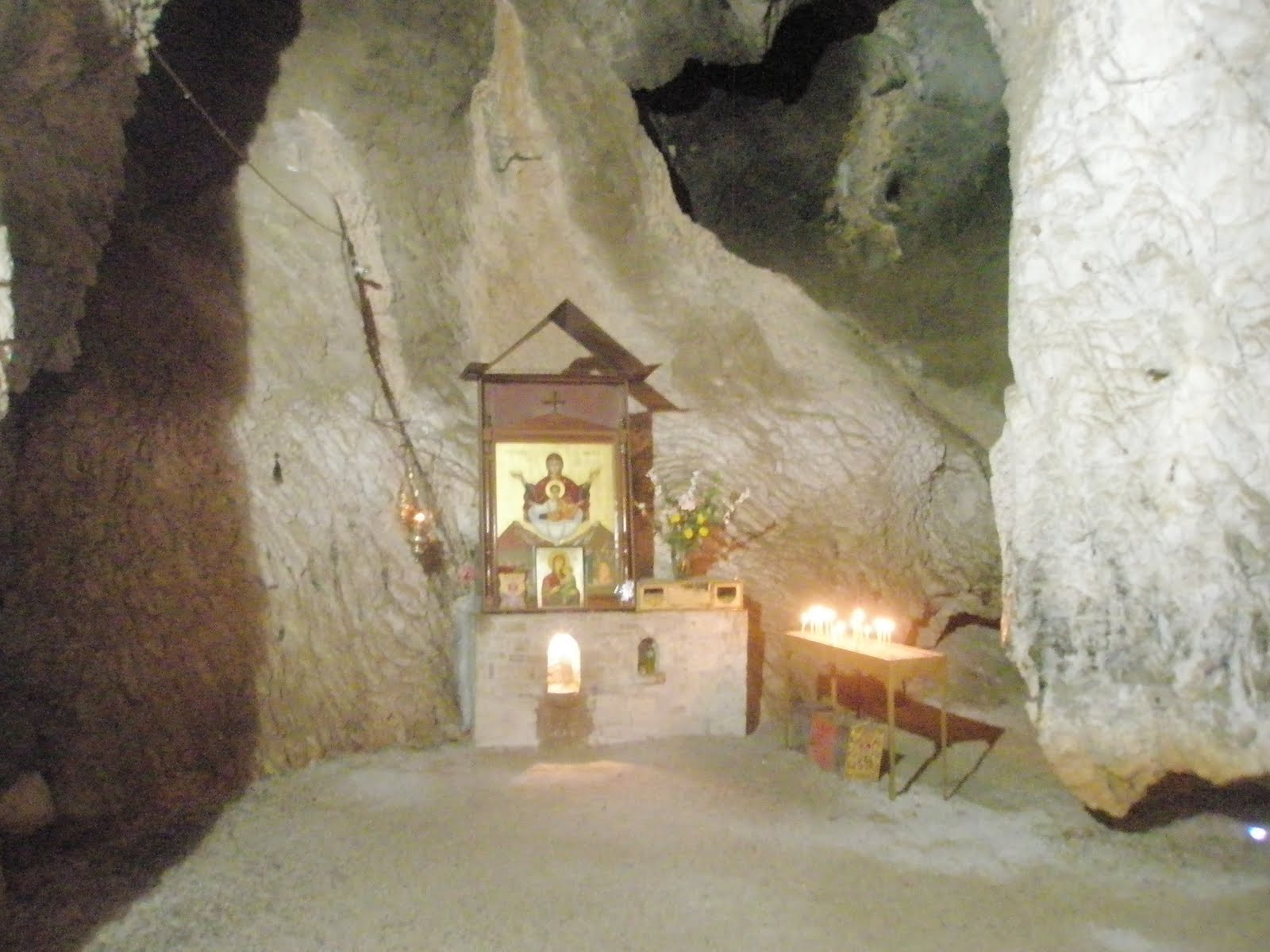 Της έπεσε βράχος στο κεφάλι