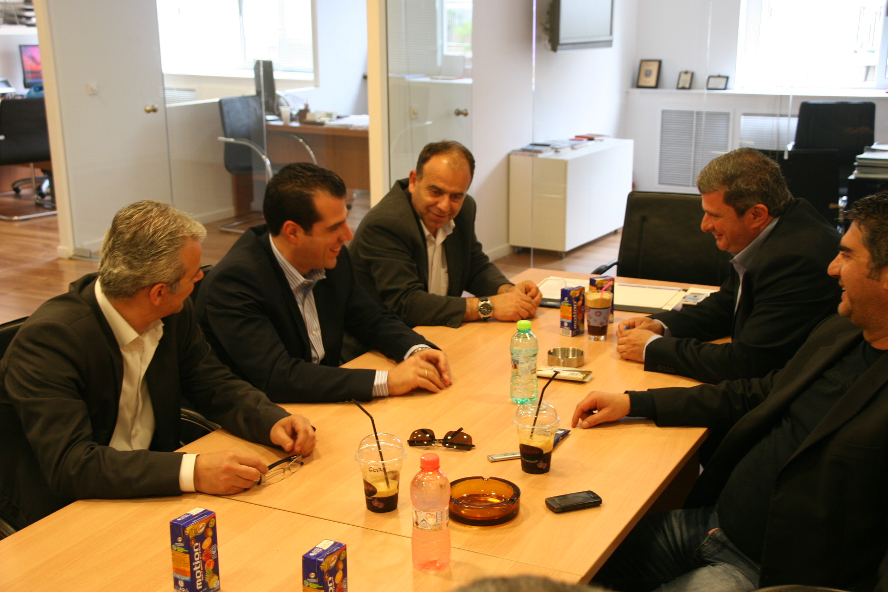 Ο Θ. Πλεύρης με τους αστυνομικούς