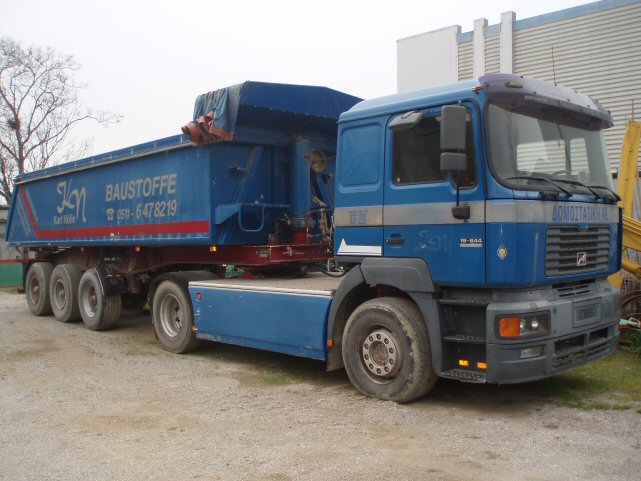 Tην παρέσυρε φορτηγό