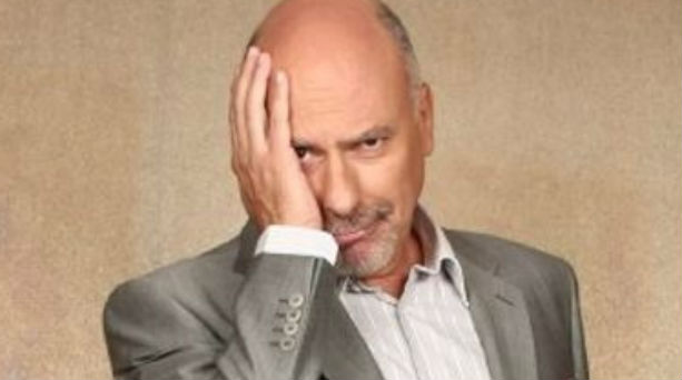 Απέλυσε… τη φωνή του