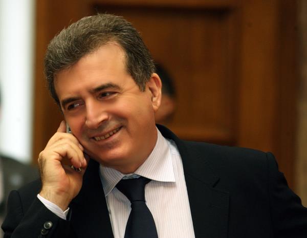 Τα λέει στο Facebook για την Αμυγδαλέζα