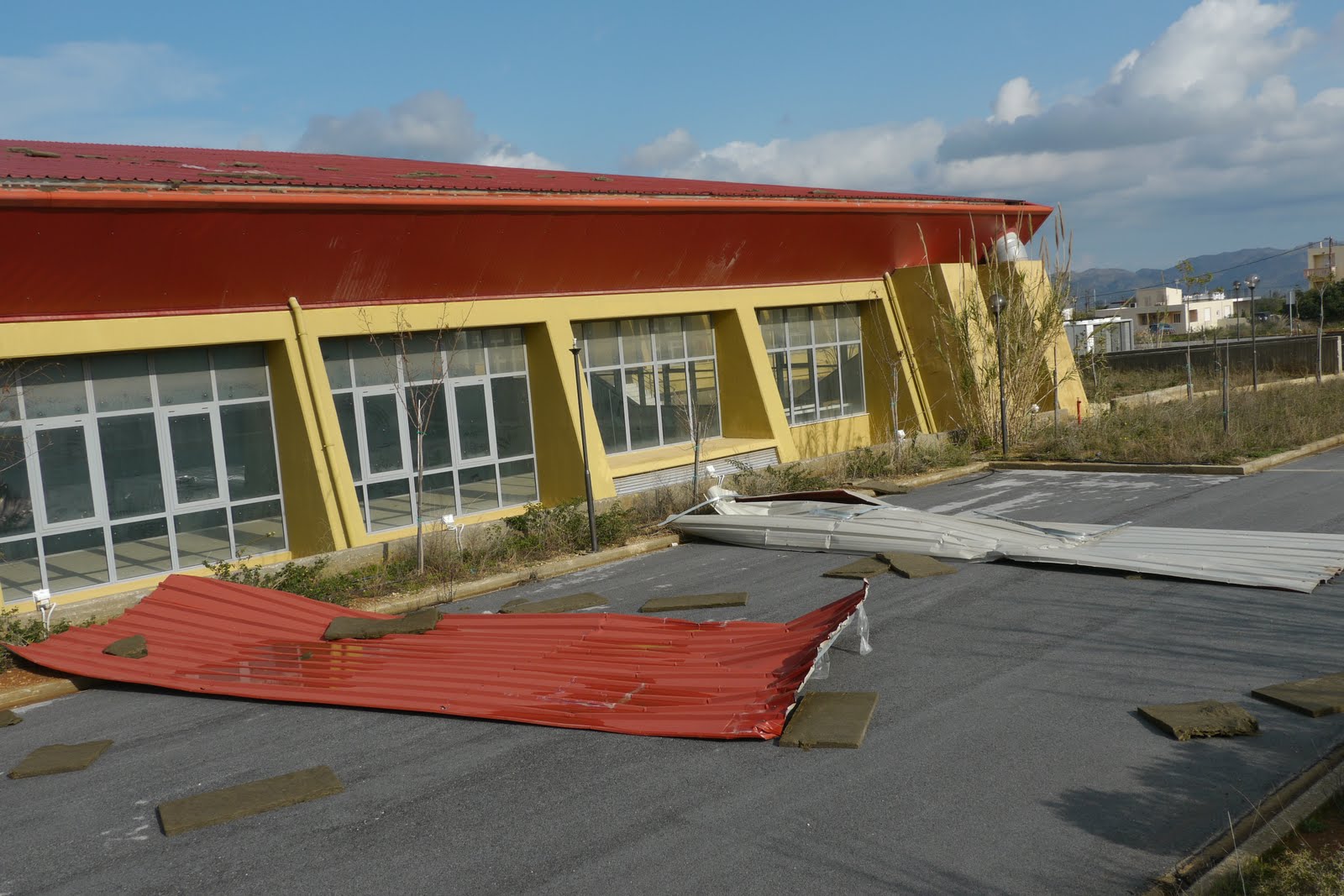 Το πολύπαθο… κολυμβητήριο