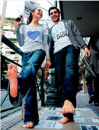 Βγάλτε τα παπούτσια σας!