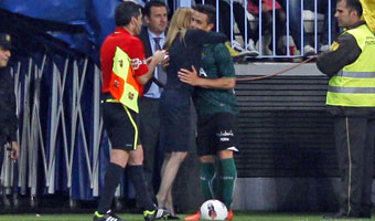 Κάτι παίζει με την ψυχολόγο!