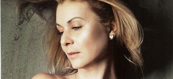 Γυμνή… για καλό σκοπό!