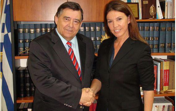 Χέρι-χέρι με τον Καρατζαφέρη