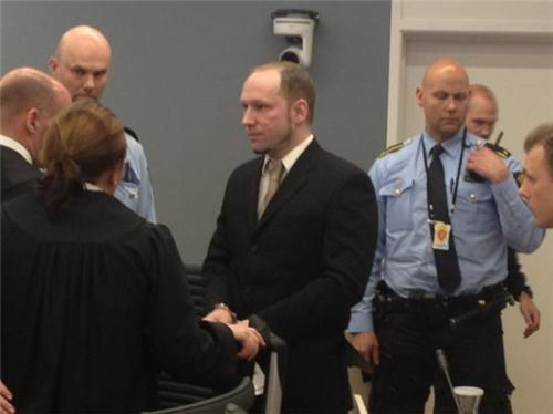 Πάλι πίσω στη φυλακή