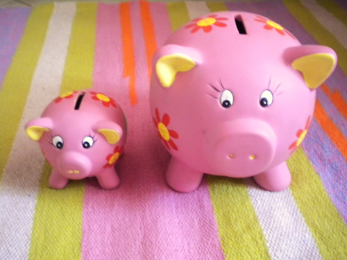 Μέχρι και τους κουμπαράδες