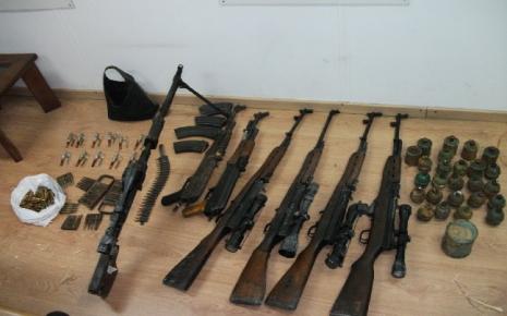 8 συλλήψεις για το οπλοστάσιο