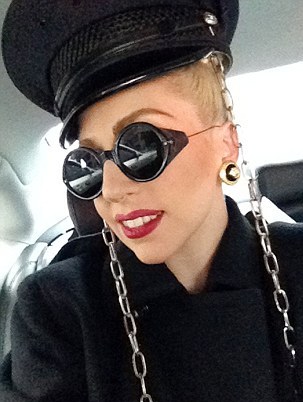 Κορίτσι για όλες τις δουλειές!