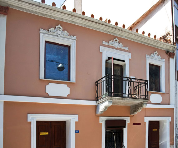 Τη γλίτωσε παρά τρίχα