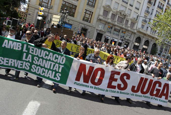 Βγαίνουν στους δρόμους οι Ισπανοί