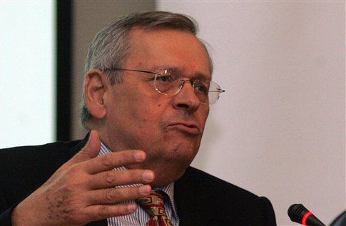 Ο Στέφανος Μάνος στον Νίκο Χατζηνικολάου