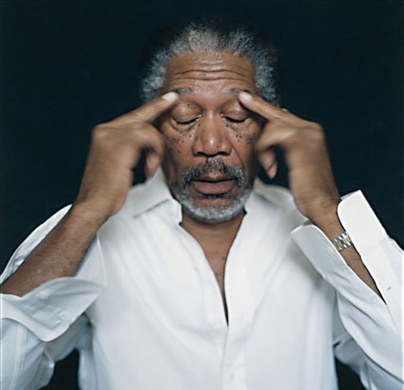 Έχει σχέση με την εγγονή του;