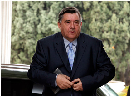 Ο Γ. Καρατζαφέρης στον Ν. Χατζηνικολάου