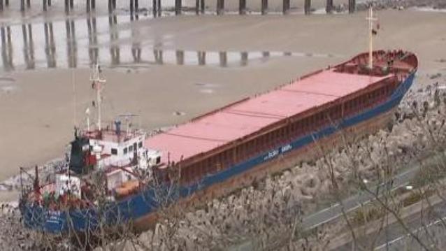 Το έριξε στα… βράχια