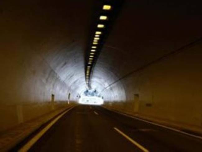 Κλείνουν τη σήραγγα