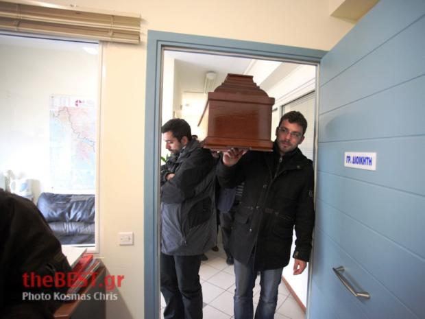 Του πήγαν… φέρετρο!