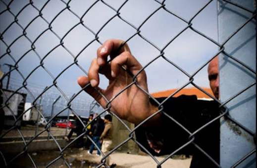 «Να φύγουν όλοι οι μετανάστες»