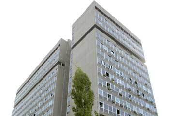 Στα κάγκελα…