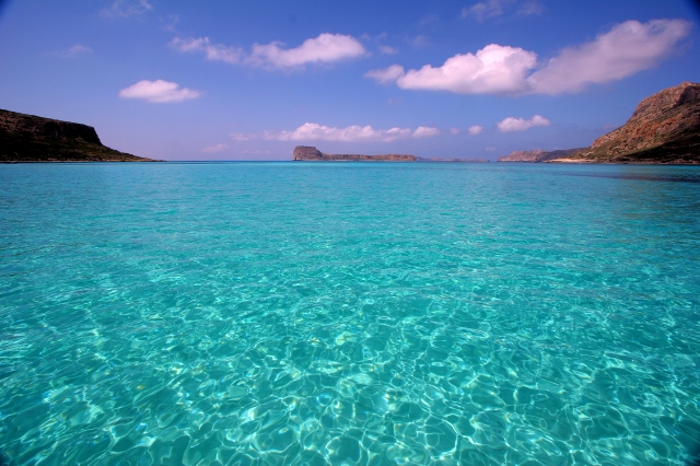 Γυμνός στη θάλασσα