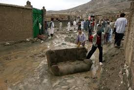 90 νεκροί από πλημμύρες