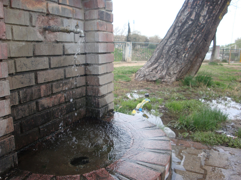 Έναν υδραυλικό ρε παιδιά!