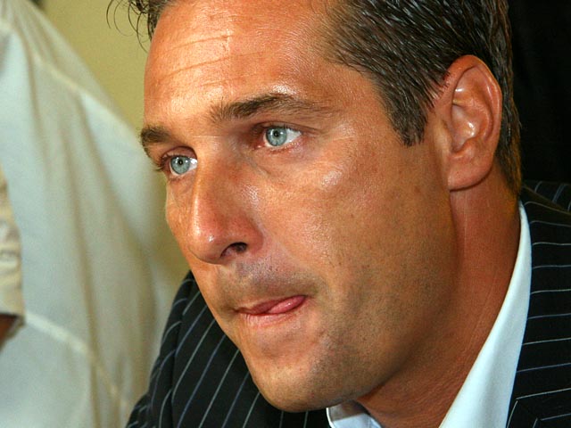 Πανηγυρίζει ο Στράχε