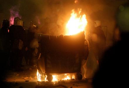 Τώρα- Μολότοφ στην Αμυγδαλέζα