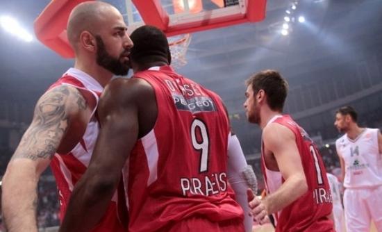 Σφραγίζει την πρωτιά